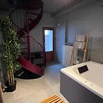 Como, Jacuzzi And Private Pool