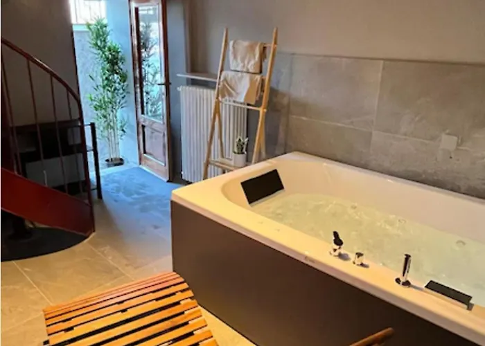 펜션 Como, Jacuzzi And Private Pool 블레비오