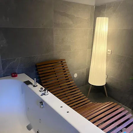 Semesterbostad Como, Jacuzzi And Private Pool *